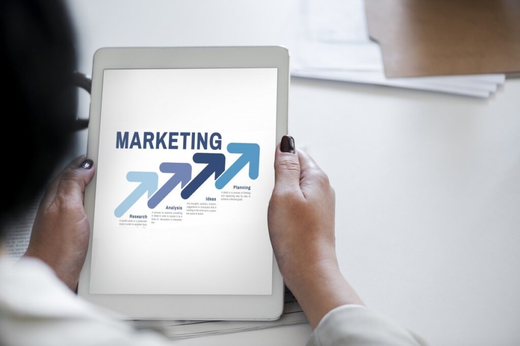 Looking for an excellent and affordable online marketing tool? Go for Kartra or GrooveFunnel